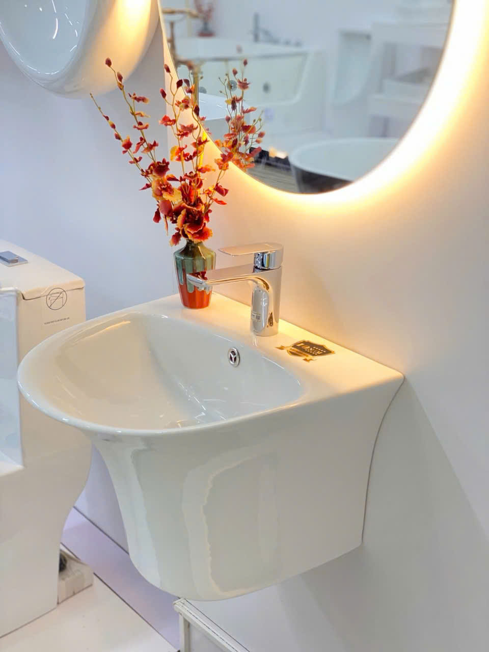 Chậu Lavabo Treo Tường J-6005